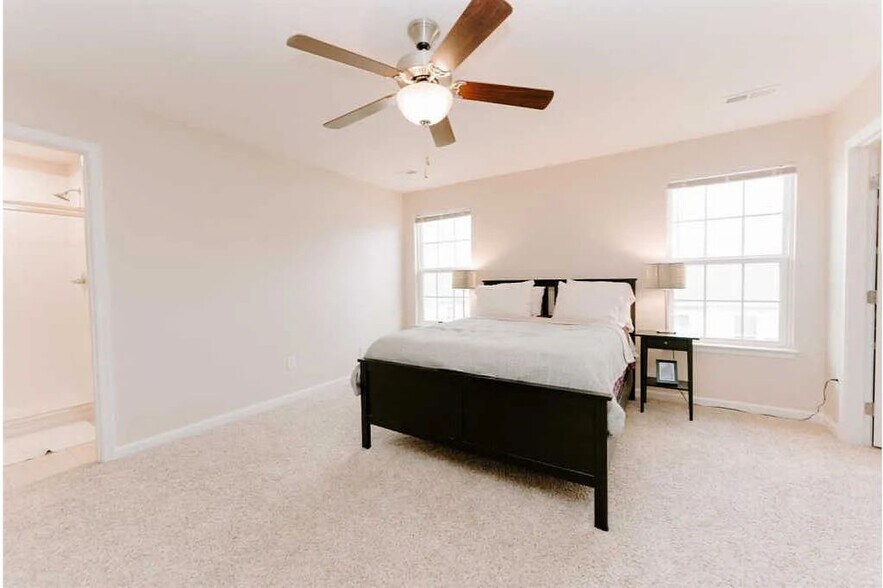 Building Photo - 3297 Cres Falls Way