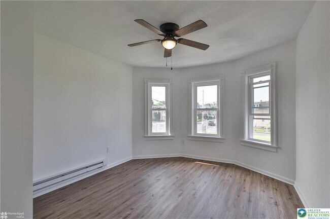 Building Photo - 1660 Main St