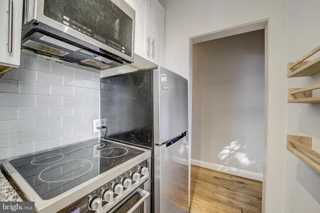 Building Photo - 3520 W Pl NW