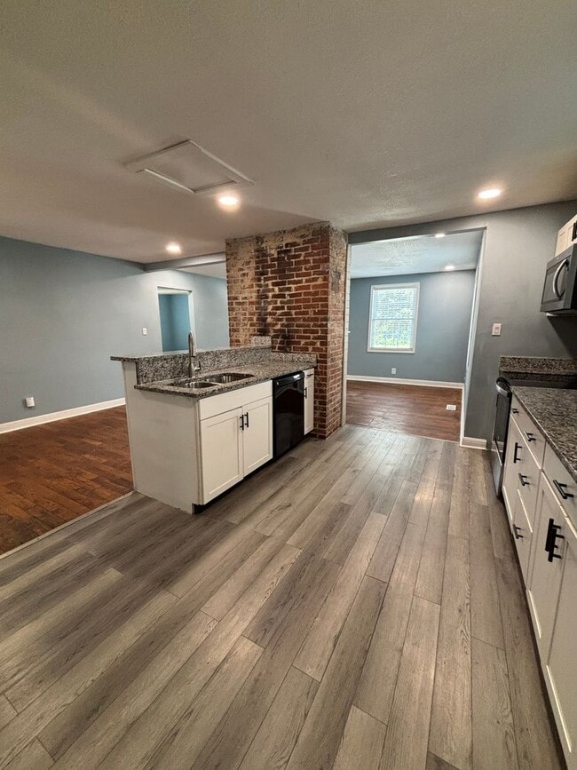 Building Photo - Alcoa Cottage!!