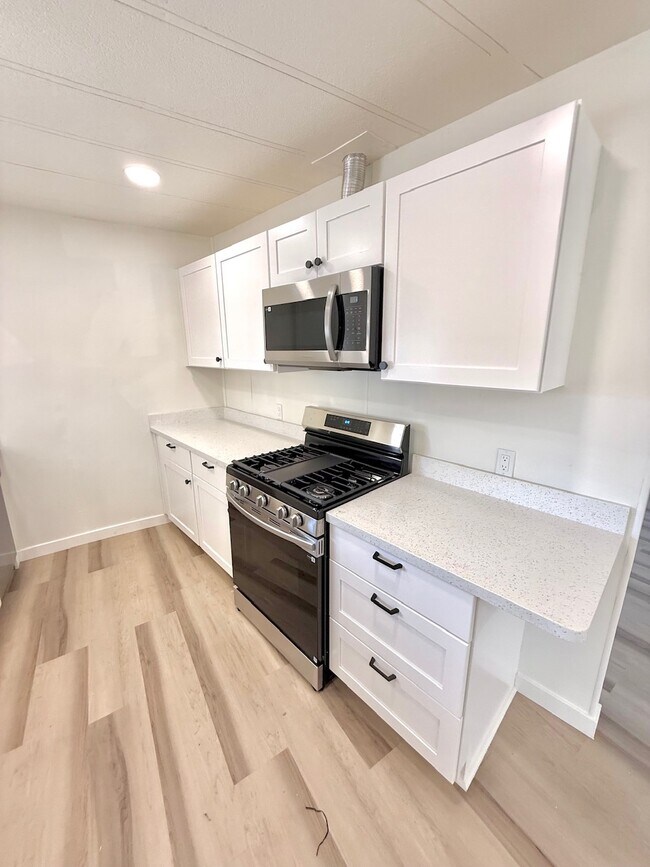 Building Photo - 500 Rancheros Dr