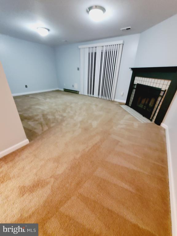 Building Photo - 19 Island Run Ct