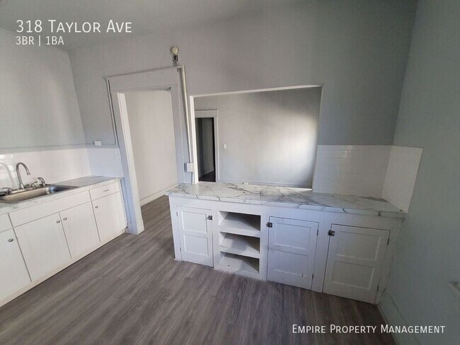 Building Photo - 318 Taylor Ave