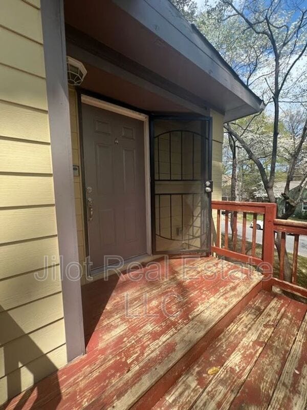 Building Photo - 1366 Clermont Ave