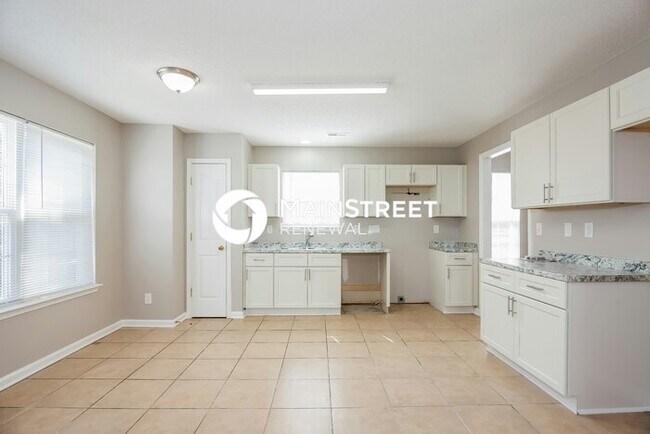 Building Photo - 4 Bedroom Pet-Friendly Home in Charlotte, NC with Main Street Renewal