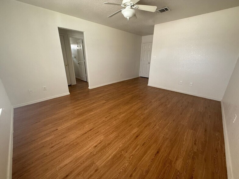 Building Photo - 3301 Hereford Ln