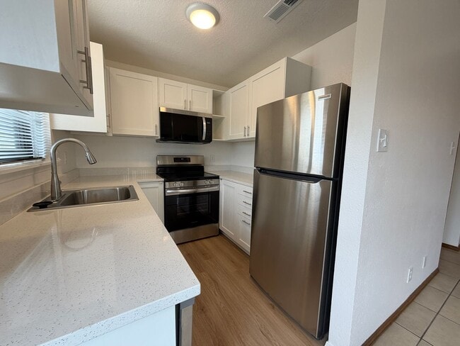 Building Photo - 1307 Rufina Ln