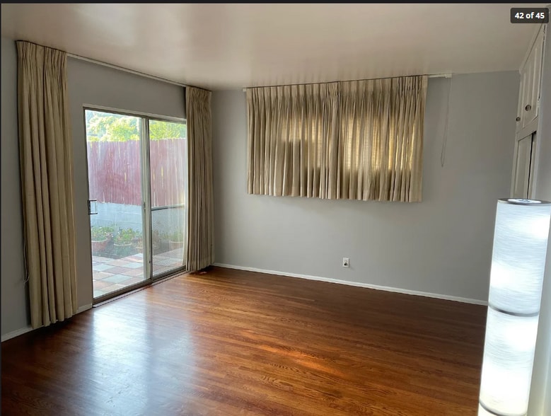 Building Photo - 1085 Riviera Dr
