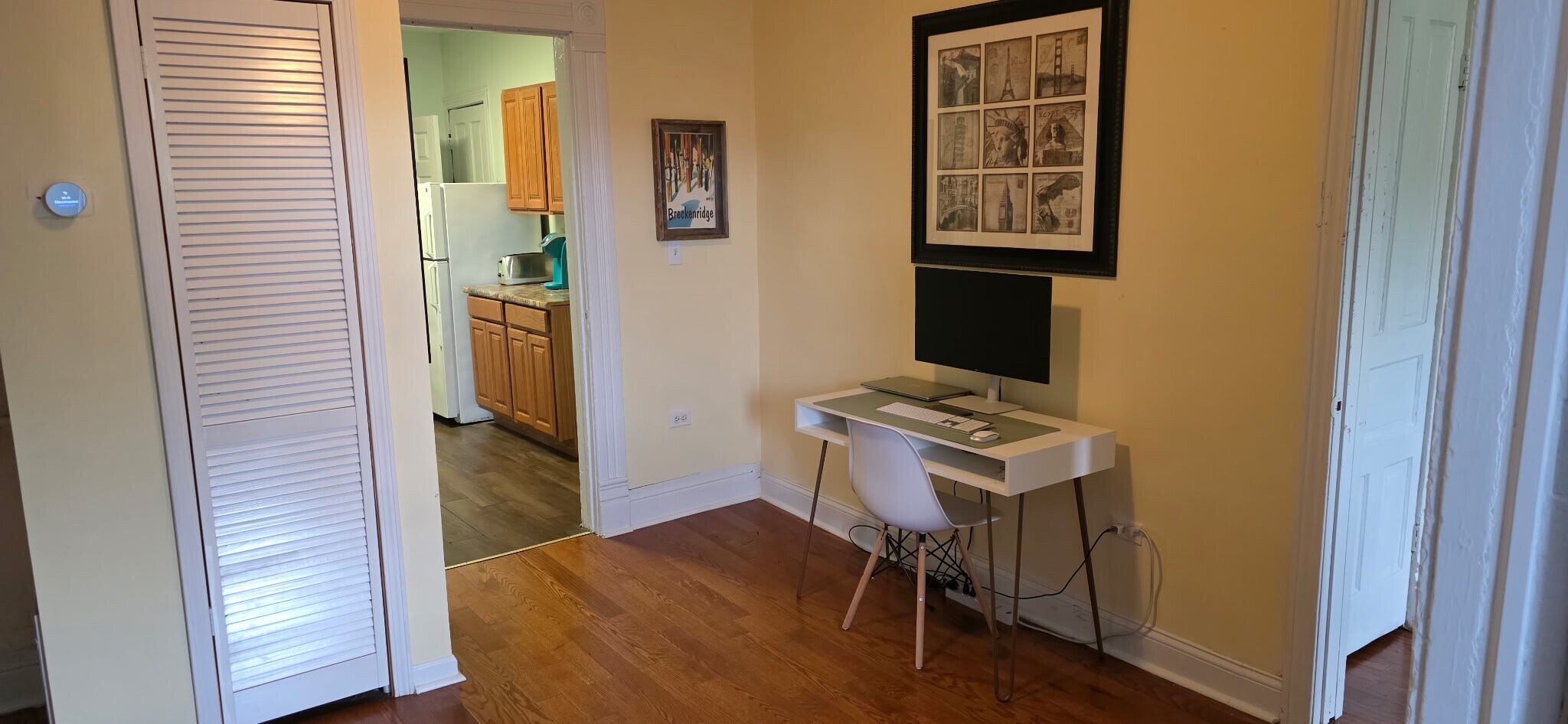 Spacious living room - 1722 S Ashland Ave