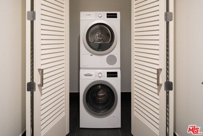 Building Photo - 889 Francisco St