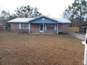 Building Photo - Charming 3 bed, 2 bath