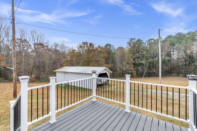 Building Photo - Warm & Welcoming 2 Bed, 2 Bath Home with Solar Panels and Spacious Yard