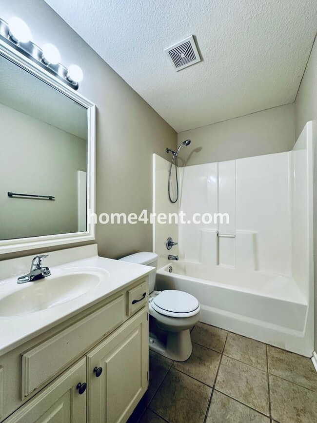 Building Photo - Spacious Four Bedroom Northland Home with a Finished Basement, 3 car garage and Fenced Yard!