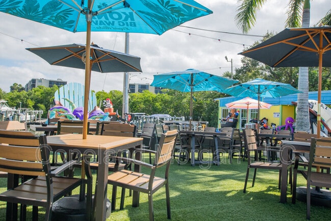 Building Photo - 1000 Cove Cay Dr