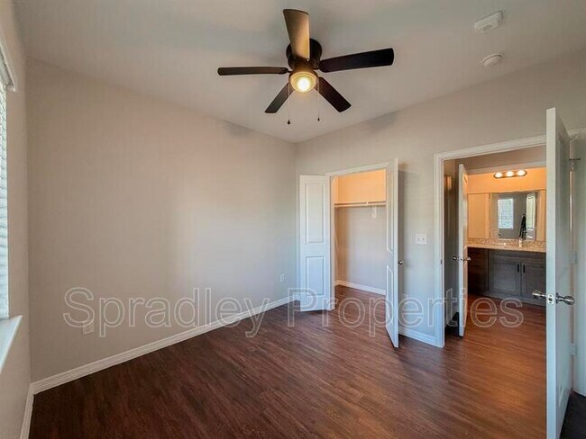 Building Photo - 1124 W Ave O