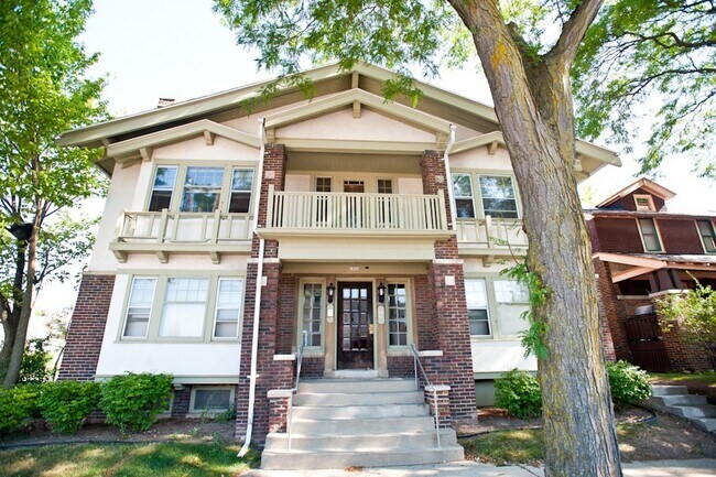 Building Photo - 3000 N Oakland Ave
