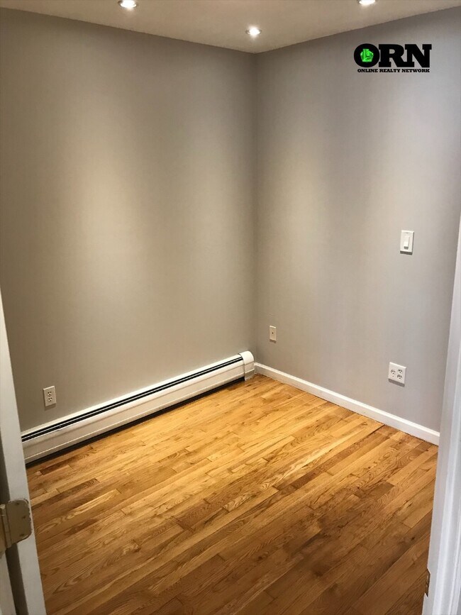 Building Photo - 2355 E 13th St