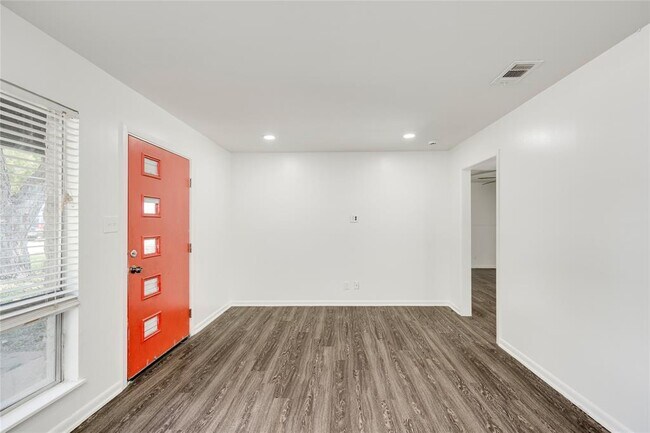 Building Photo - 809 Neans Dr