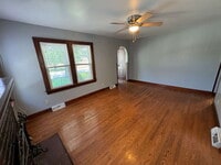 Building Photo - MODERN 3-BEDROOM HOME YOU DON’T WANT TO MISS!