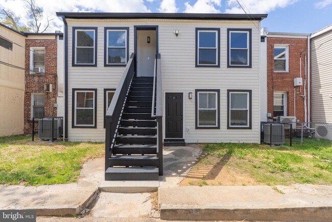 Building Photo - 1252 Owen Pl NE