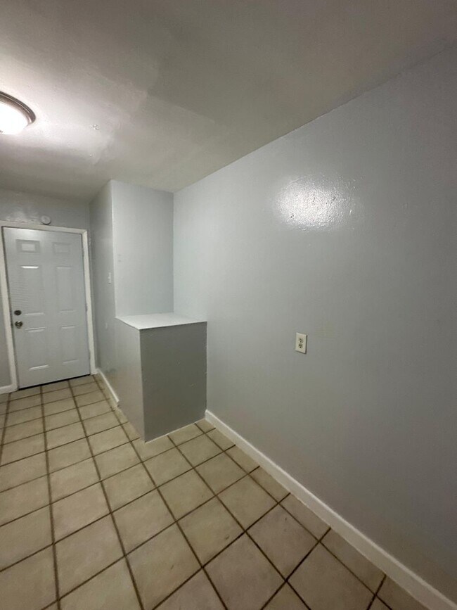 Building Photo - 2845/2847 W 6th St.