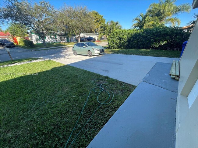 Building Photo - 1810 SW 64th Terrace