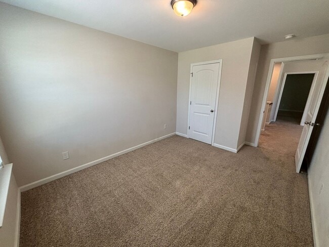 Building Photo - 377 Baymont Dr