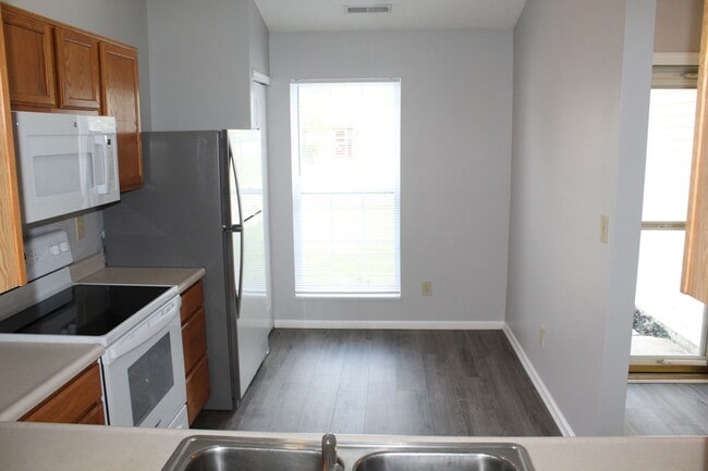 Building Photo - Immaculate 3 Bedroom Ranch in Avon!