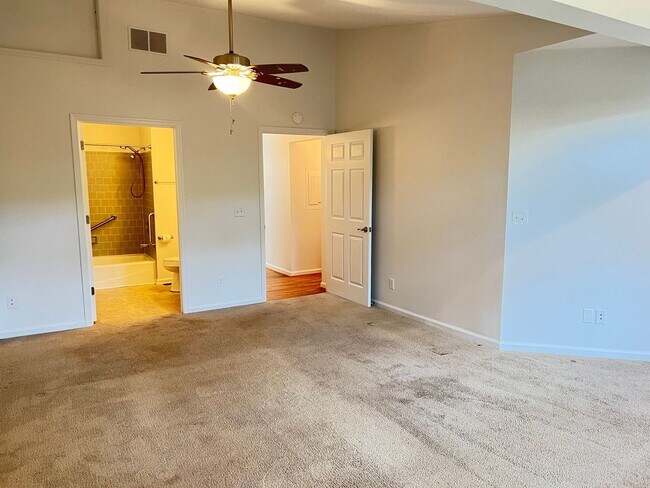 Building Photo - Branchlands Condo