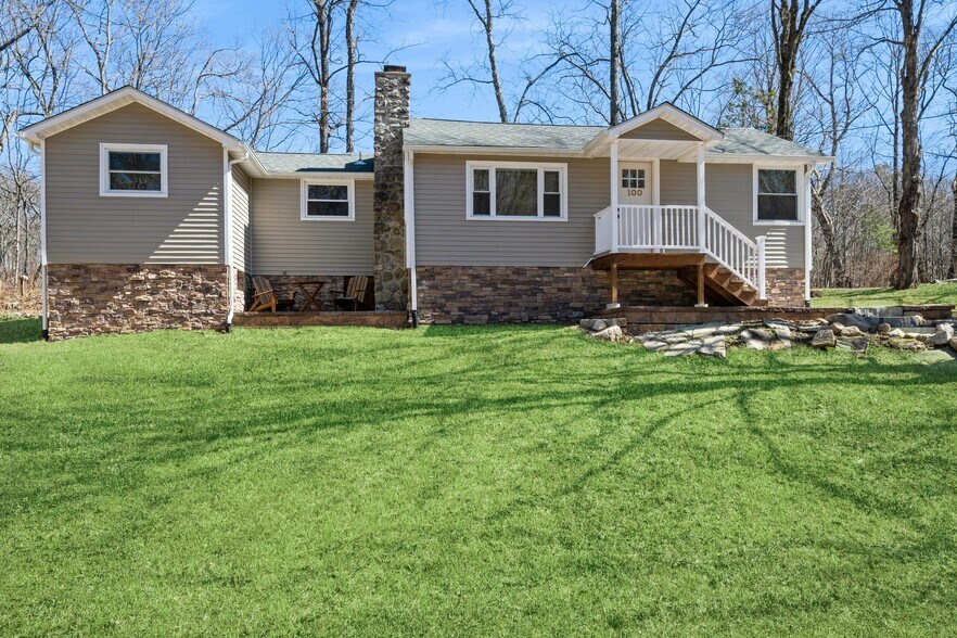 Building Photo - 100 Poplar Ln
