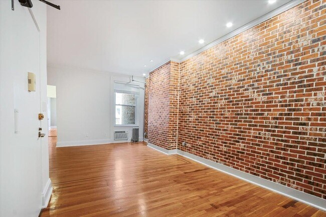 Building Photo - 825 Washington St