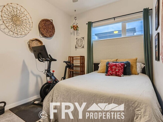 Building Photo - Beautiful townhome in the Sloans Lake Neighborhood.