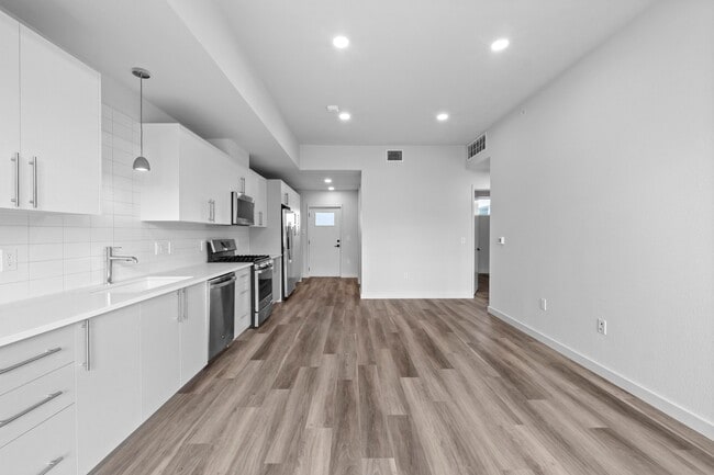 Building Photo - 4004 Banister Ln