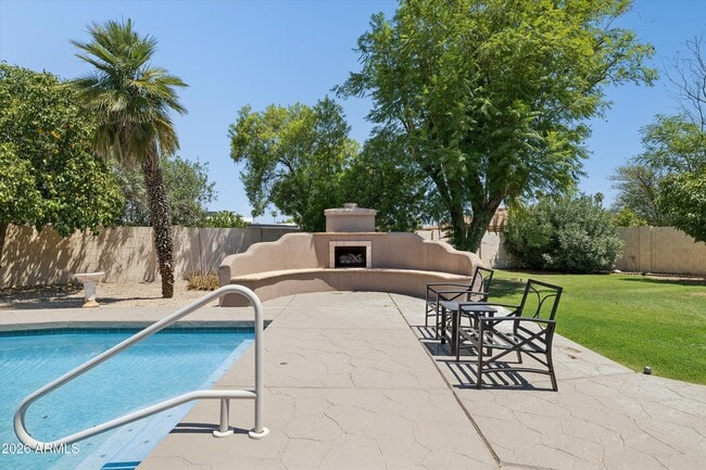 Building Photo - 3526 E Sahuaro Dr