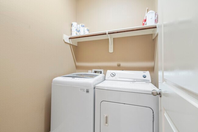 Building Photo - 7242 Rambling Tree Ln