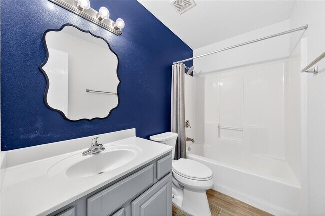 Building Photo - 2314 Blue Star Dr