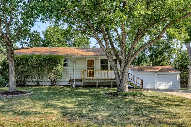 Building Photo - Charming 3-Bedroom Omaha Home with Finishe...