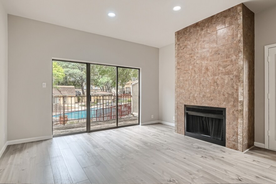 Building Photo - 8642 Fredericksburg Rd