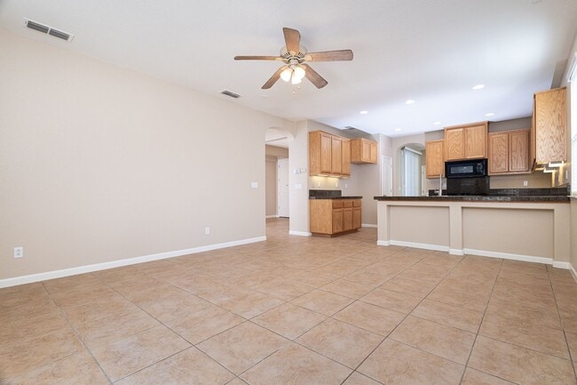 Building Photo - Spacious Folsom Parkway Home Near The Back...