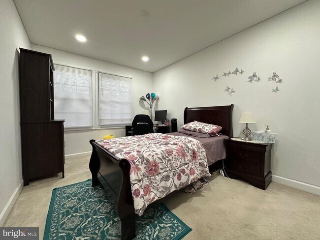 Building Photo - 12103 Salemtown Dr