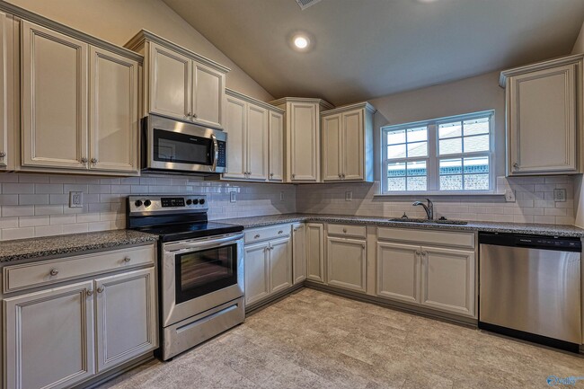 Building Photo - 180 Abercorn Dr