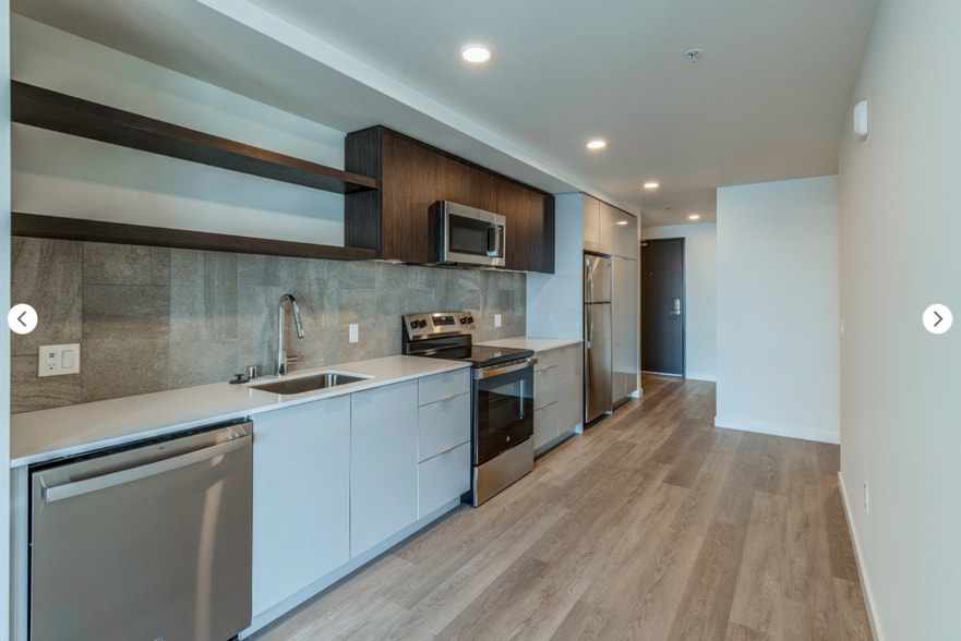 Interior Photo - 23 Broadway