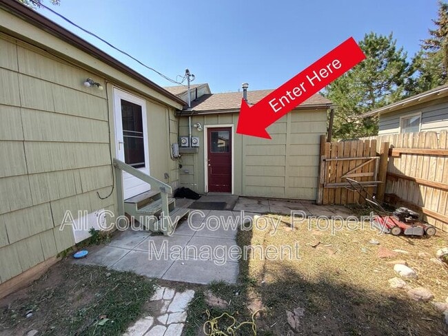 Building Photo - 1217 1/2 Bradley St