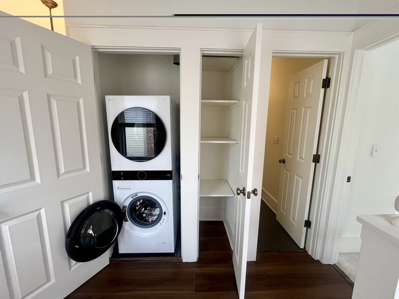 Building Photo - 676 Mohawk St,