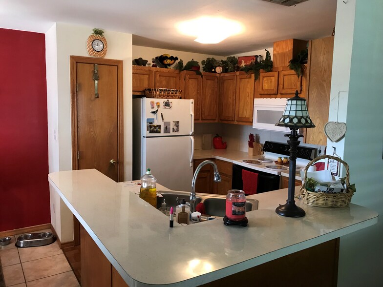 Kitchen - 505 palm valley cir