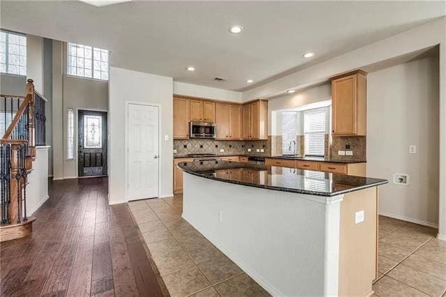 Building Photo - 5529 Crimson Oaks Dr