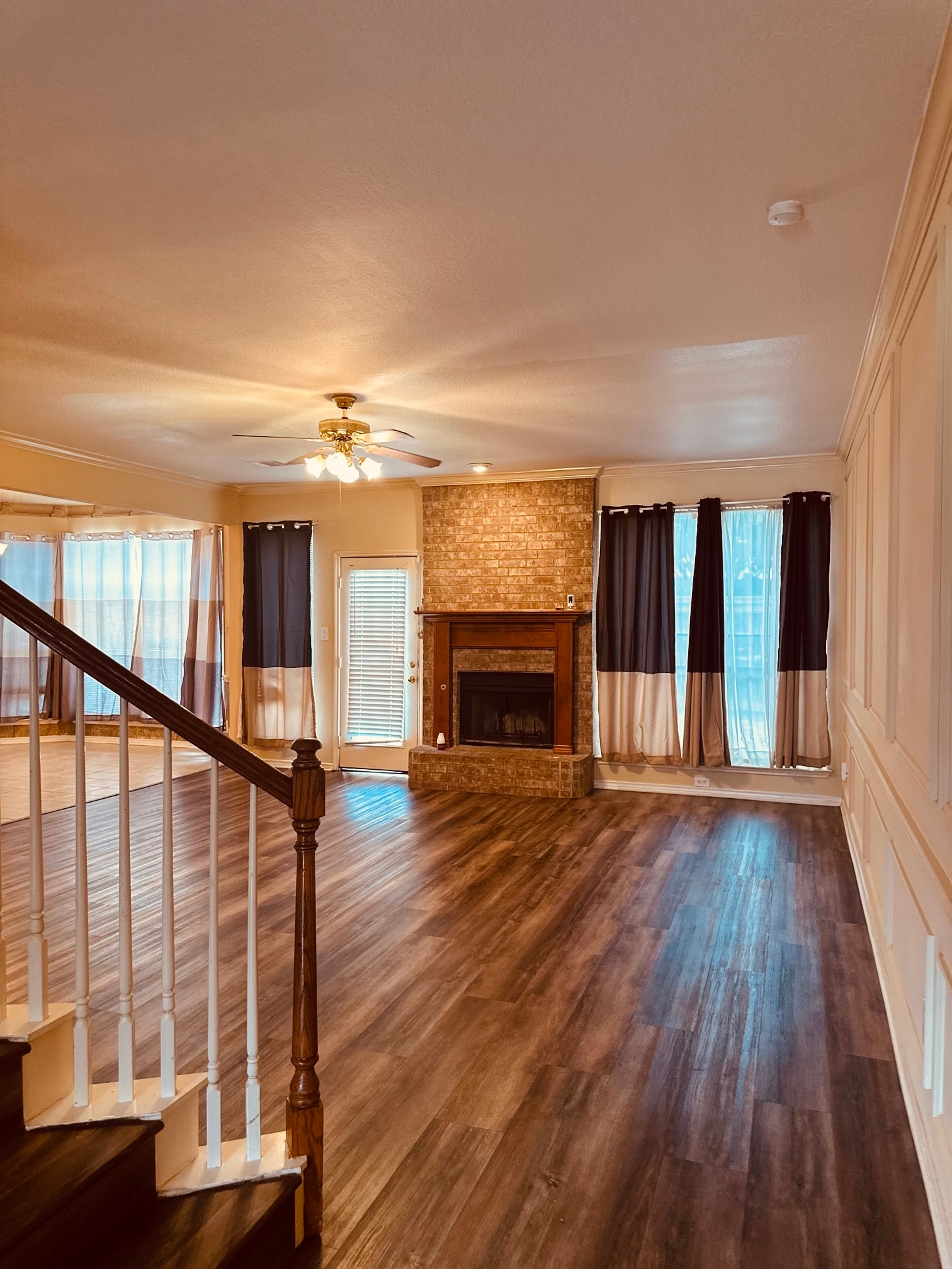 Family room w/fire place - 1728 Shadow Crk
