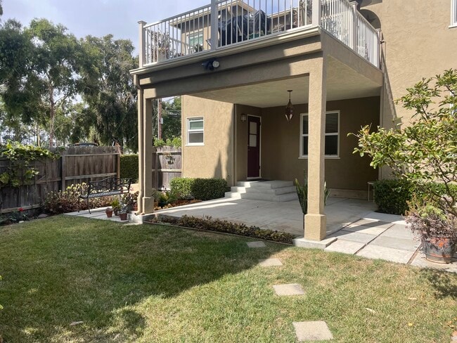 Building Photo - 4735 Lomitas Dr