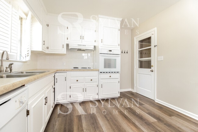 Building Photo - At Last, This Is What You Have Been Searching For!