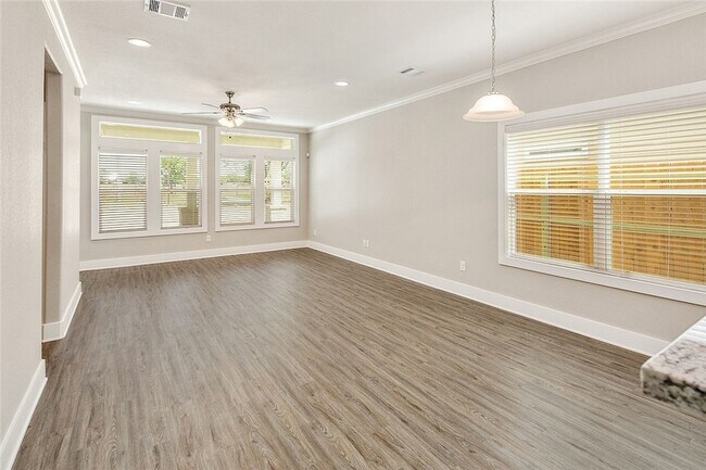 Building Photo - 1410 Holleman Dr